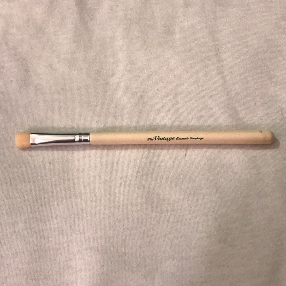 The Vintage Cosmetic Company Eyeshadow Brush